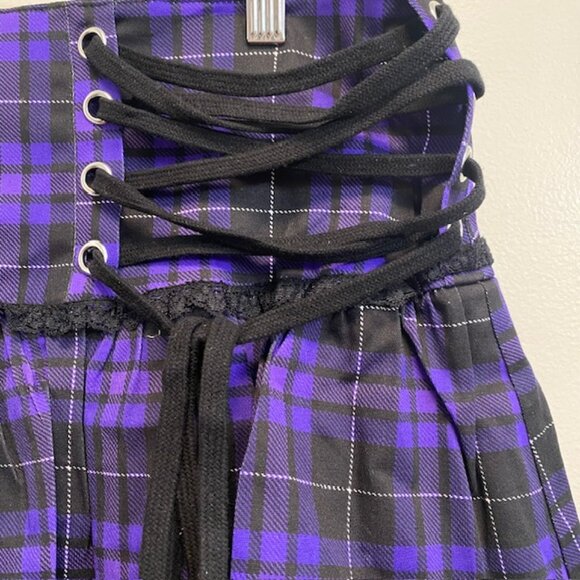 #DK177 -NWT - Dollskill Widow PLUS Black and Purple Plaid Lace Up Mini Skirt- 1X - Picture 3 of 6